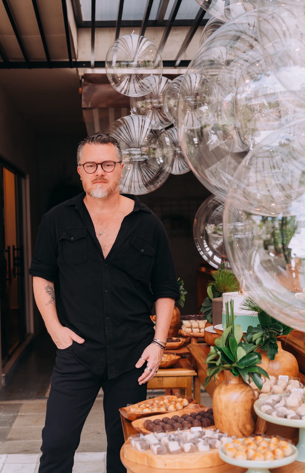 O arquiteto Gustavo Barnabé na sua festa dos 40 anos e que reuniu muitos amigos para festejar a data